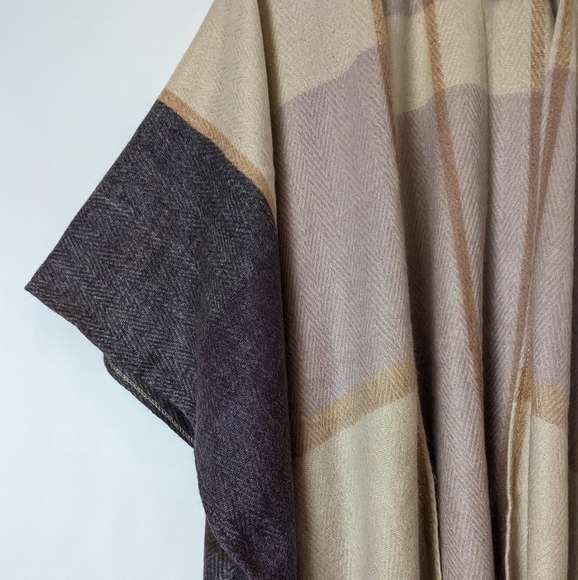 Woolrich Poncho Wrap Sweater Woven Fringe Viscose - Picture 9 of 12